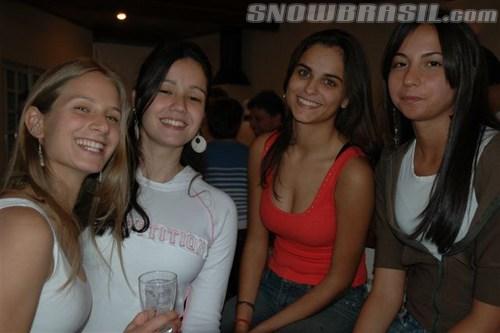 Paty Desidério e as amigas na festa de confraternização CS.