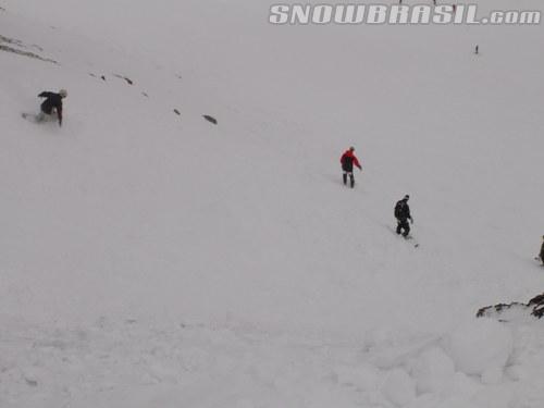 Turma do snow no gás na descida do Plateau